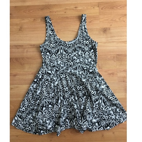 black and White patterned dress - Picture 1 of 1